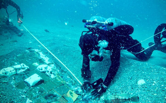 Divers found at the bottom of the Atlantic part of the destroyed Challenger